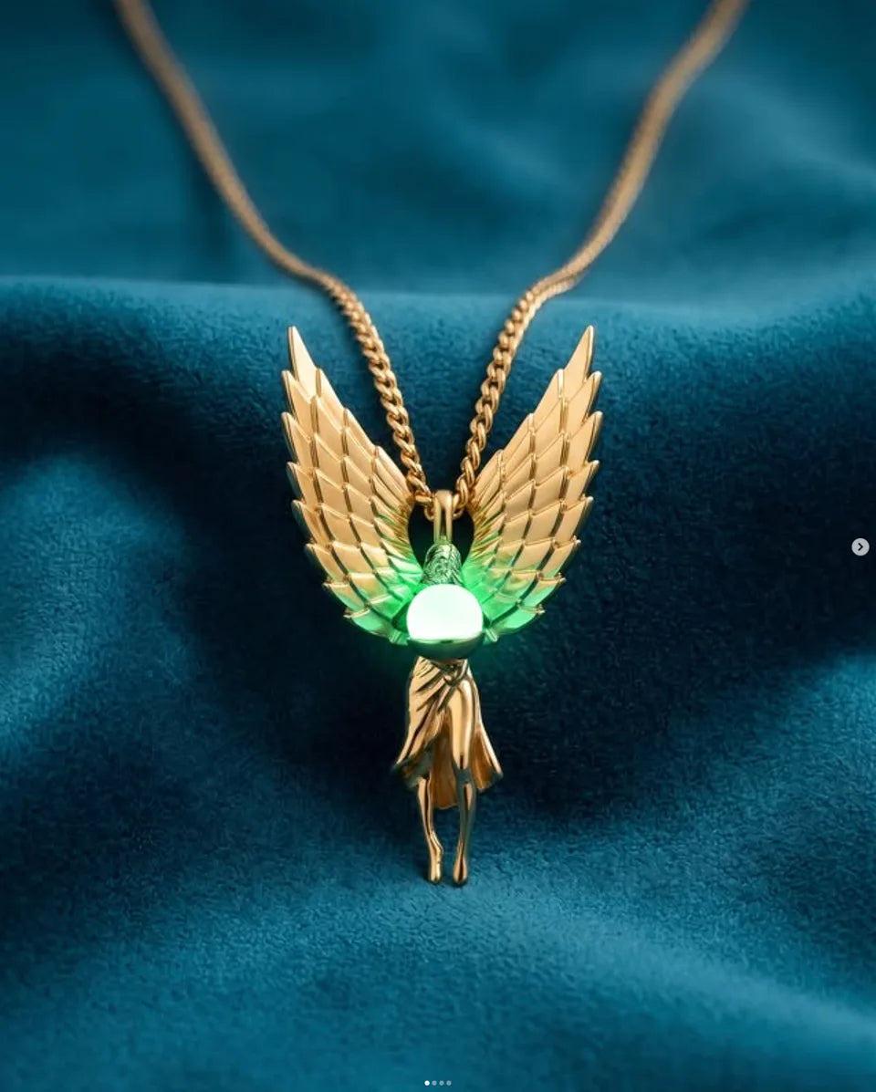El Ángel de la Laguna Negra: colgante de oro cuya esfera de cristal custodia el agua
